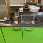 Cucina con Piano Cottura, cappa, lavandino e tavolo con 4 sedie Usata 602/u