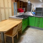 Cucina con Piano Cottura, cappa, lavandino e tavolo con 4 sedie Usata 602/u