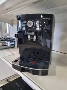 Macchina da caffè DeLonghi Magnifica S automatica con macinacaffè integrato Usata 514