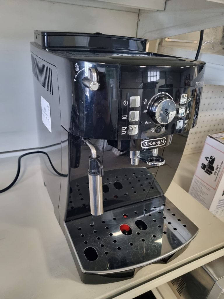 Macchina da caffè DeLonghi Magnifica S automatica con macinacaffè integrato Usata 514