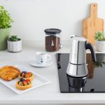 Bialetti Venus - Caffettiera ad induzione, Acciaio inossidabile, Adatta a tutti i tipi di piatti, 4 tazze da caffè (170 ml), Argento