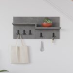 Appendiabiti a muro Harmon con mensole e 5 ganci colore retro grey