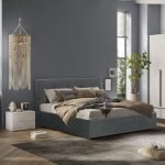 Camera da letto Aria con armadio 6 ante battenti con specchio in bianco spatolato neve e letto matrimoniale Ascoli grigio