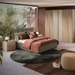 Camera da letto Faba con armadio 6 ante battenti noce e talco e letto contenitore imbottito Napoli tortora