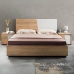 Camere da letto Fadri colore calce grigio chiaro e rovere miele
