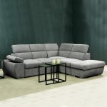 Divano letto angolare destro Arizona con poggiatesta e bracciolo regolabili con pouf contenitore in tessuto Giulia 9713 grigio