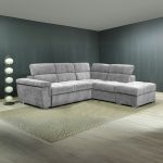 Divano letto angolare reversibile Amalfi con 5 poggiatesta regolabili e pouf indipendente in tessuto Giulia 9712 grigio chiaro