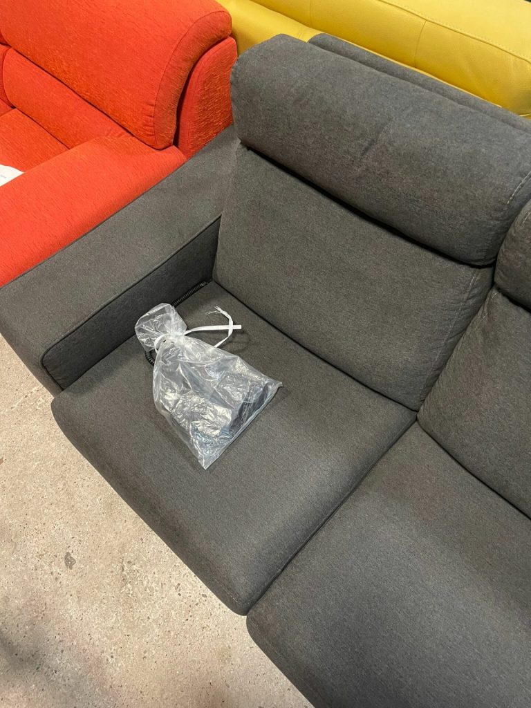 Divano con penisola reclainer in tessuto made in italy Nuovo da esposizione 2332/U