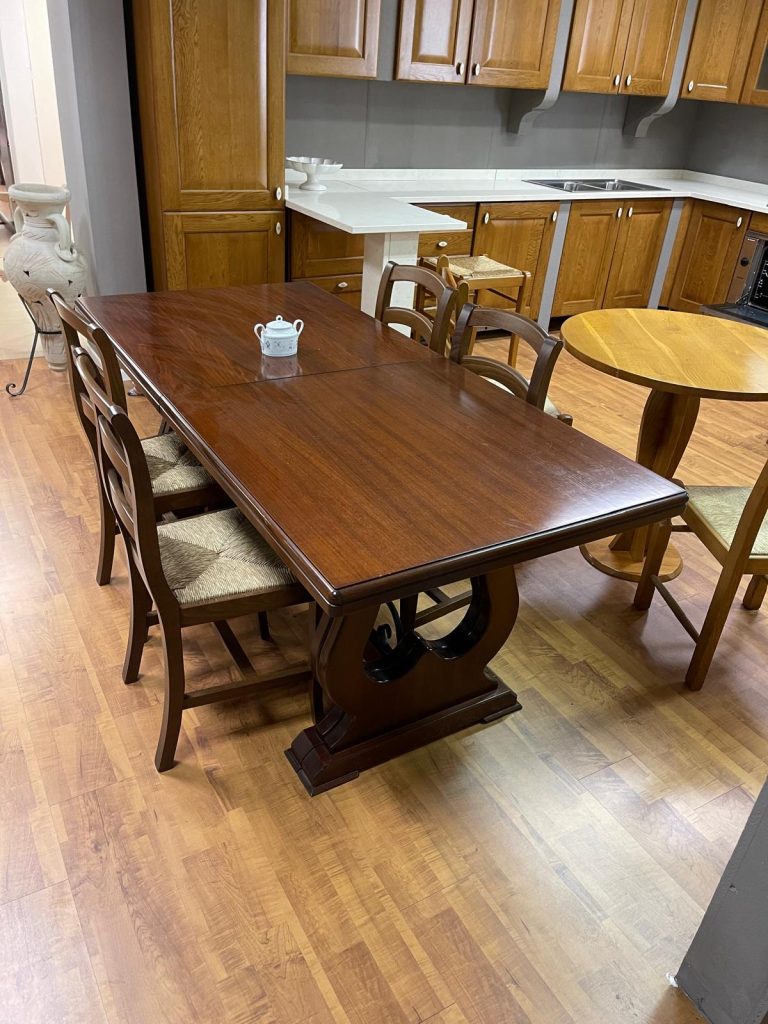 Tavolo in legno allungabile in legno massiccio Nuovo da esposizione 2323/U
