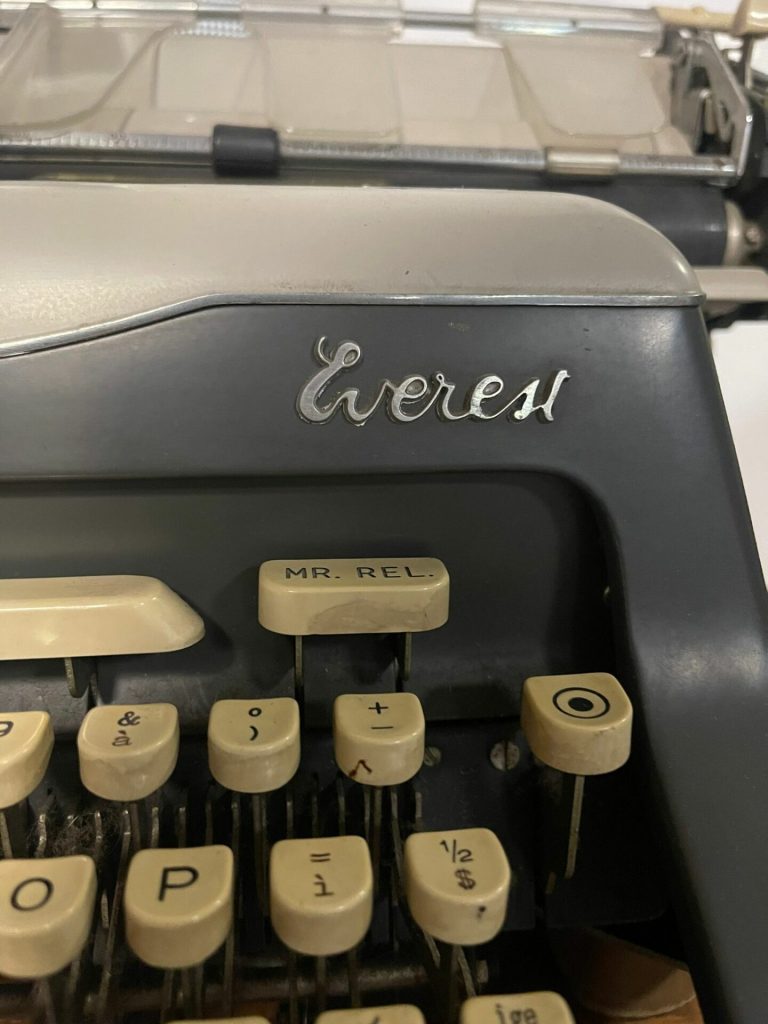 Everest Macchina da scrivere Usata 18
