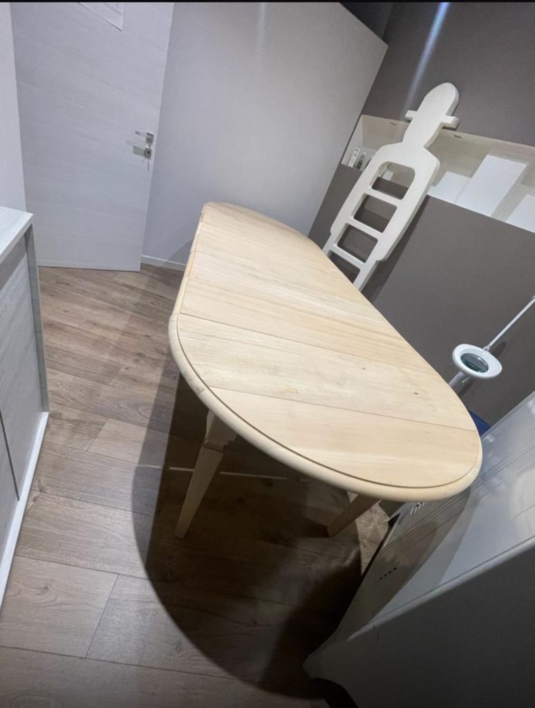 Tavolo lungo in legno usato 1