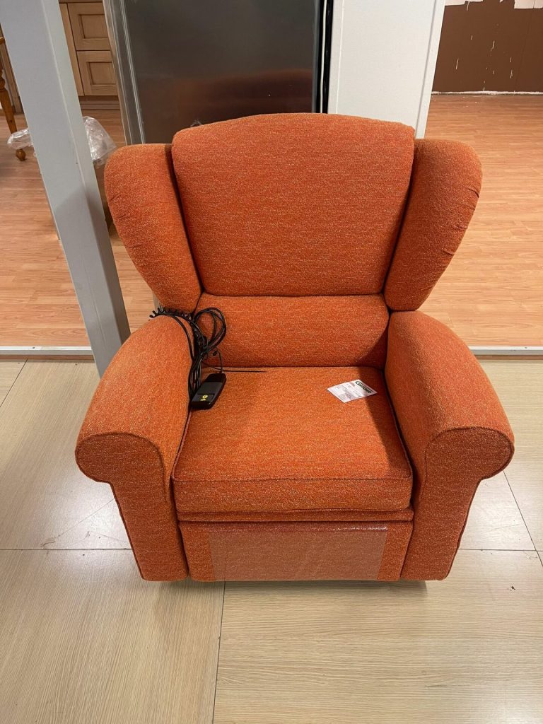 Poltrona elettrica nuova in tessuto Nuova da esposizione 2330/U