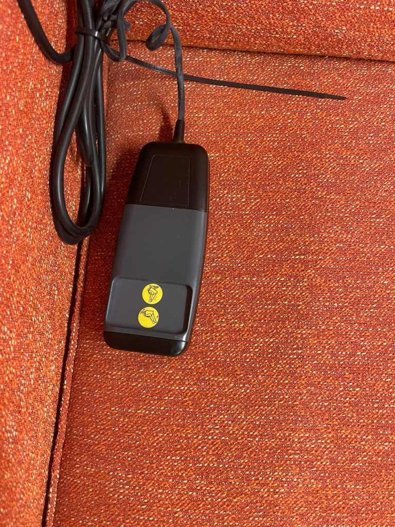 Poltrona elettrica nuova in tessuto Nuova da esposizione 2330/U