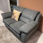 Divano 2 posti in tessuto alcantara Nuovo da esposizione 2396/U