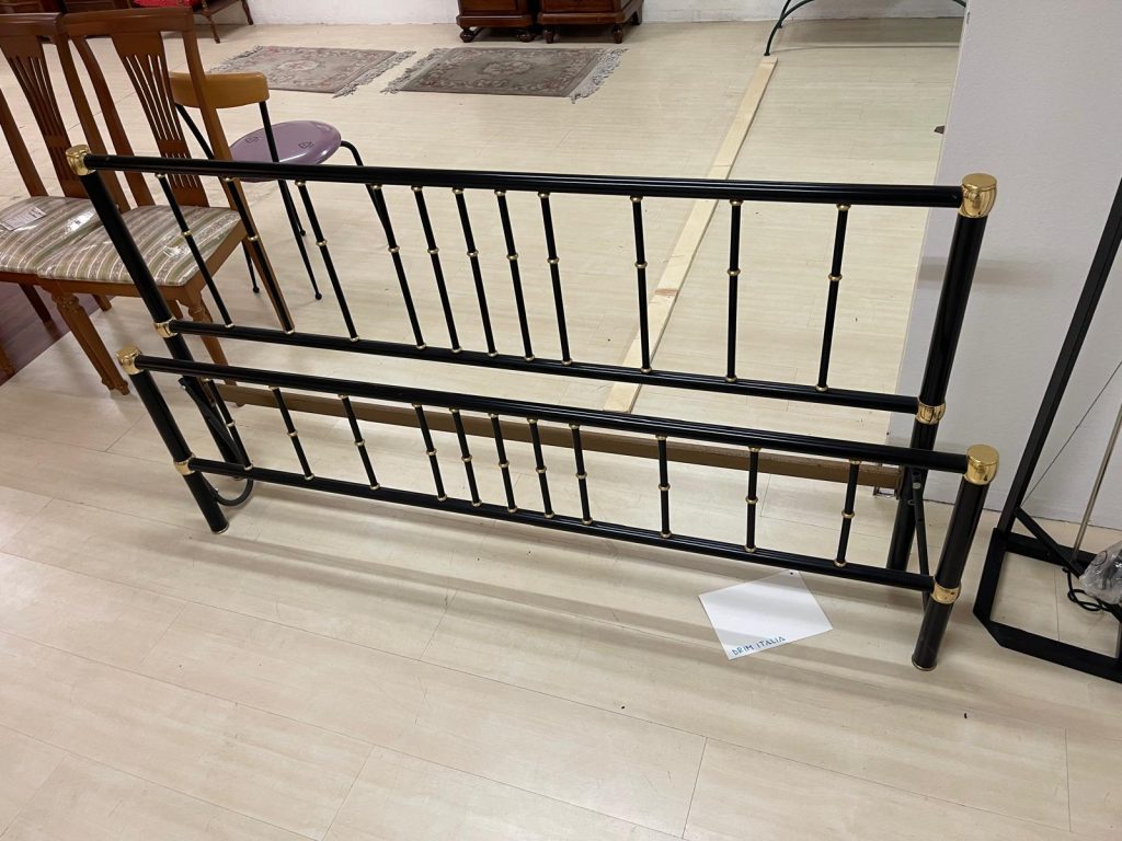 Letto matrimoniale nero in ferro battuto Nuovo da esposizione 2343/U