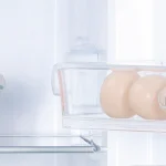 Indesit Frigorifero da Incasso Doppia Porta Capacità 205 Litri Classe energetica E Raffreddamento Statico - IND 2040 E