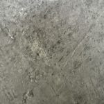 Mobile ingresso Rudolf XL con specchio e scarpiera colore cemento e bianco con maniglie nere