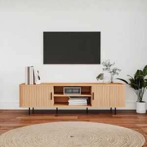 Mobile porta tv Kajsa 56B con ante scorrevoli listellate  e vani a giorno colore rovere