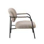 Poltrona Nat con struttura in metallo nero e seduta in tessuto teddy tortora