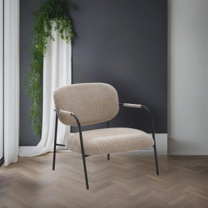 Poltrona Nat con struttura in metallo nero e seduta in tessuto teddy tortora