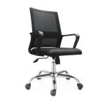 Poltrona da ufficio C8350 con schienale in rete colore nero con base cromata