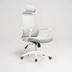 Poltrona ufficio Ica con schienale in rete e poggiatesta regolabile colore bianco