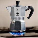 Caffettiera Moka Bialetti Express 2 Tazze Manico anti scottatura Non adatta a induzione (90 ml) Alluminio