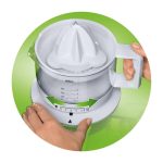 Braun CJ3000 Spremiagrumi, rotazione a destra e sinistra, avvio e arresto automatici, base antiscivolo, vano portacavo, capacità caraffa 350ml con misuratore graduato, pratico beccuccio, 20w, Bianco