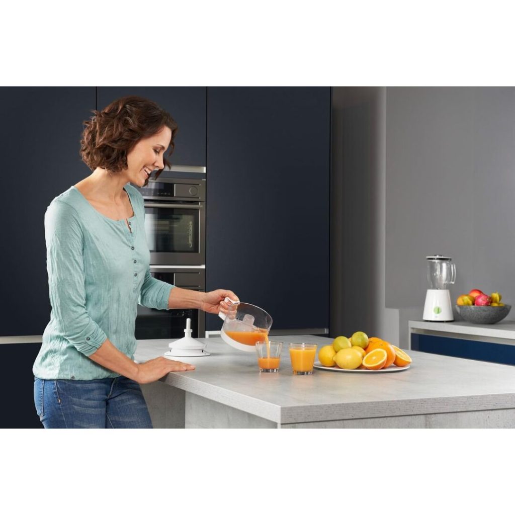 Braun CJ3000 Spremiagrumi, rotazione a destra e sinistra, avvio e arresto automatici, base antiscivolo, vano portacavo, capacità caraffa 350ml con misuratore graduato, pratico beccuccio, 20w, Bianco
