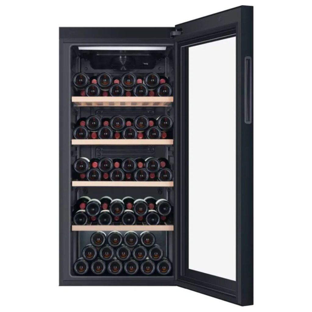 Haier Cantinetta Vino 117 Bottiglie, Classe G - Ripiani in Legno, Temperatura 0 - 20 °C, Vetro Anti UV, Luce LED colore Nero - WS120GA Wine Bank 60 Serie 5