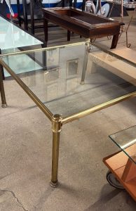 Tavolino da salotto in vetro e ottone usato 152/U