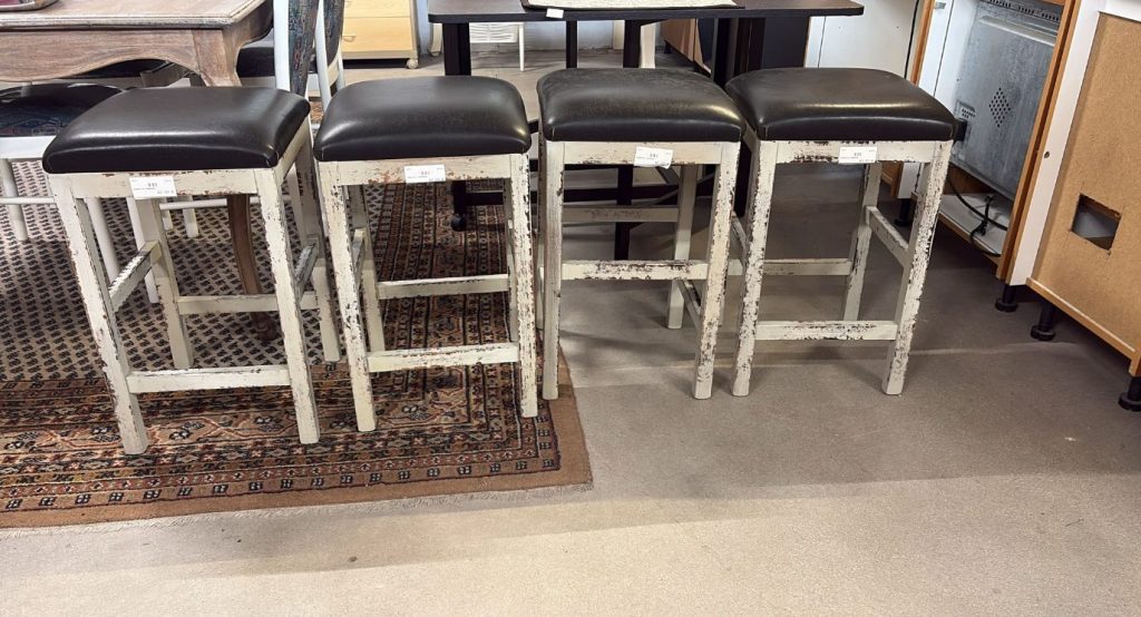 Sgabello In Legno Stile Vintage nuovo da esposizione codice: 353/U