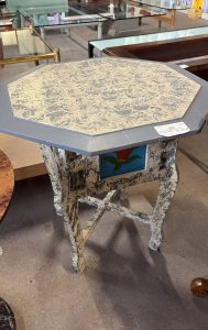 Tavolo Ottagone con piano decorato Nuovo da esposizione 358/U