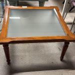 Tavolino in vetro con struttura in legno Nuovo da esposizione 372/U