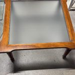 Tavolino in vetro con struttura in legno Nuovo da esposizione 372/U