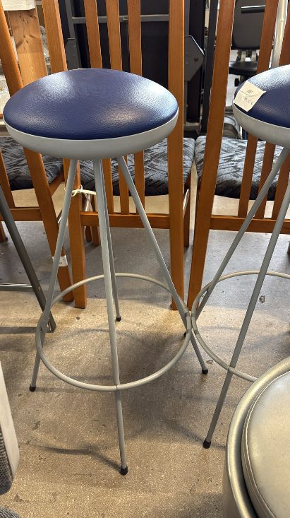 2 Sgabelli Nuovi da esposizione 446/U