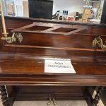 Pianoforte Antico Con Candelabri In Ottone Nuovo da esposizione 496/U