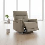 Set divani Elysio 2 e 3 posti e poltrona con recliner elettrici in tessuto G093 sabbia