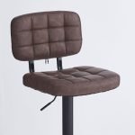 Sgabello Mavi con seduta e schienale in ecopelle brown e gamba in metallo nero