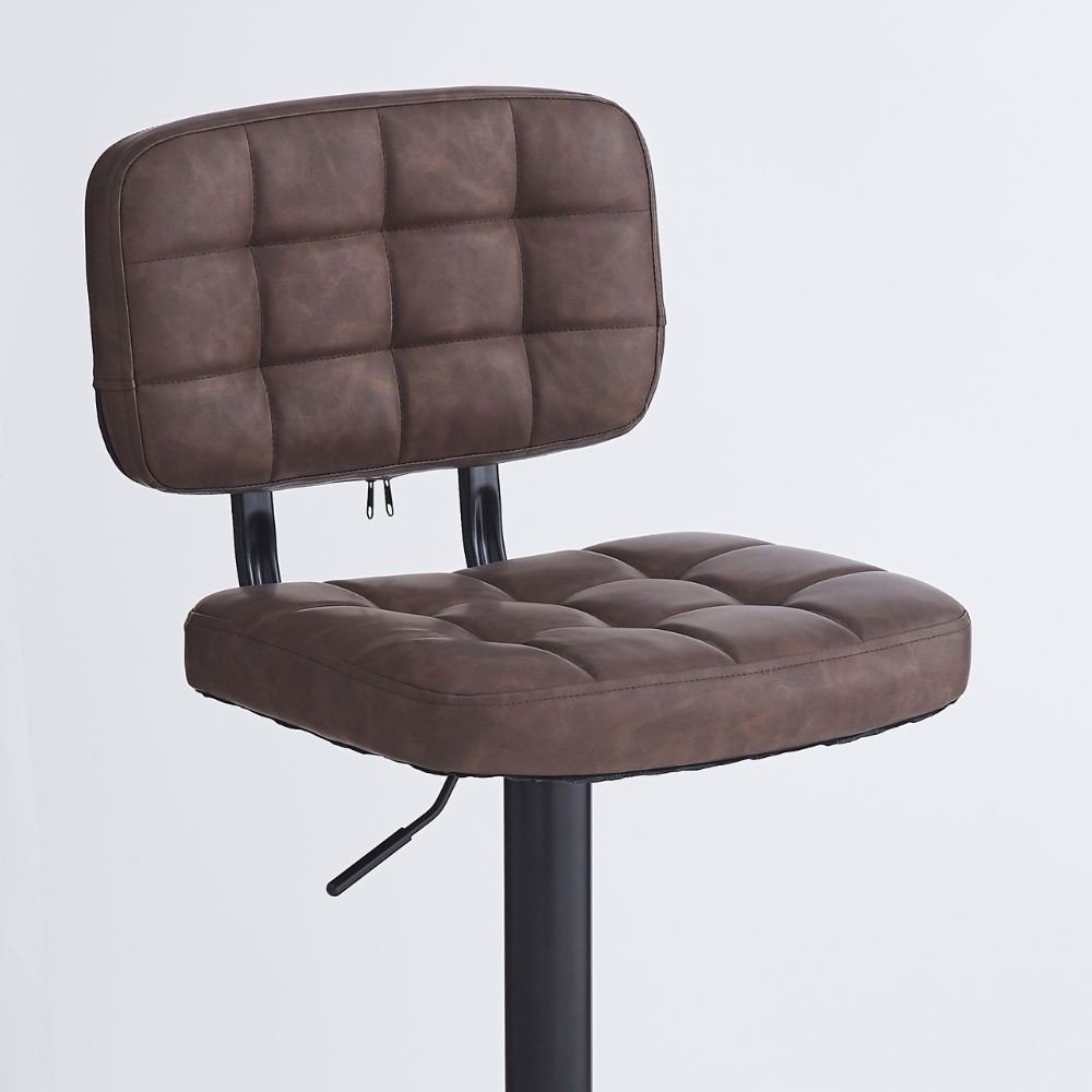 Sgabello Mavi con seduta e schienale in ecopelle brown e gamba in metallo nero