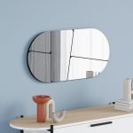 Specchio da parete Otis con design astratto base nera