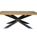 Tavolo Taranta con piano in legno rovere e struttura acciaio