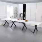 Tavolo allungabile Dava con piano colore bianco opaco e gambe in metallo nero