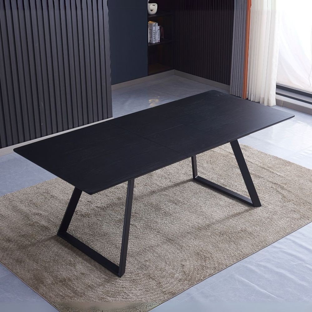 Tavolo allungabile Shelton con piano impiallacciato legno massiccio tinto nero e gambe in metallo nero