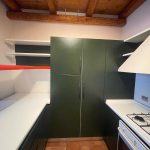 Mobile cucina con 3 sedie + elettrodomestici : forno , lavastoviglie , piano cottura, cappa e lavandino USATA 360