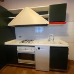 Mobile cucina con 3 sedie + elettrodomestici : forno , lavastoviglie , piano cottura, cappa e lavandino USATA 360