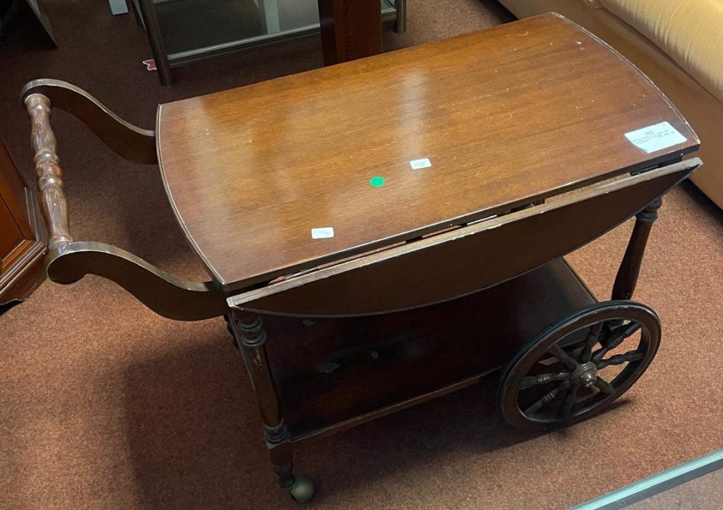 Mobile Carrello In Legno Con Le Ruote usato 63