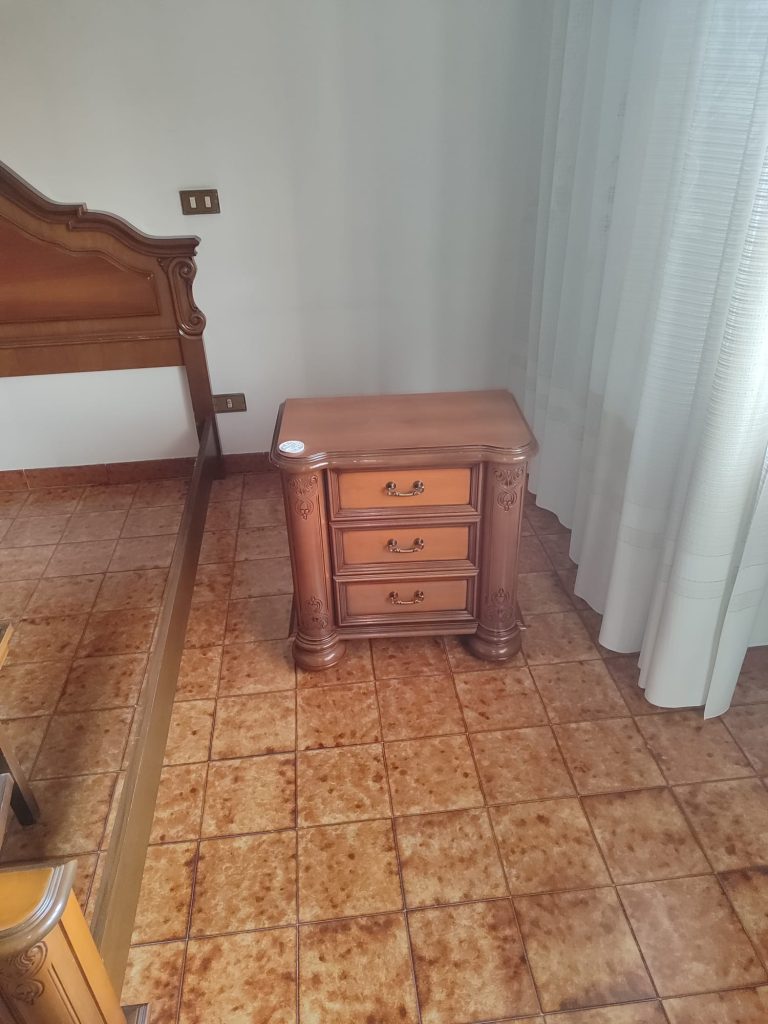 Camera da letto usata completa di letto , armadio , comò e comodini 3141/U