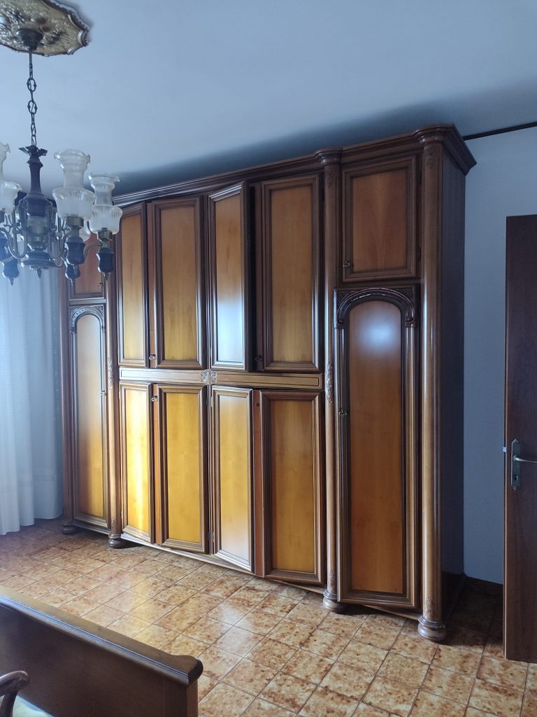 Camera da letto usata completa di letto , armadio , comò e comodini 3141/U