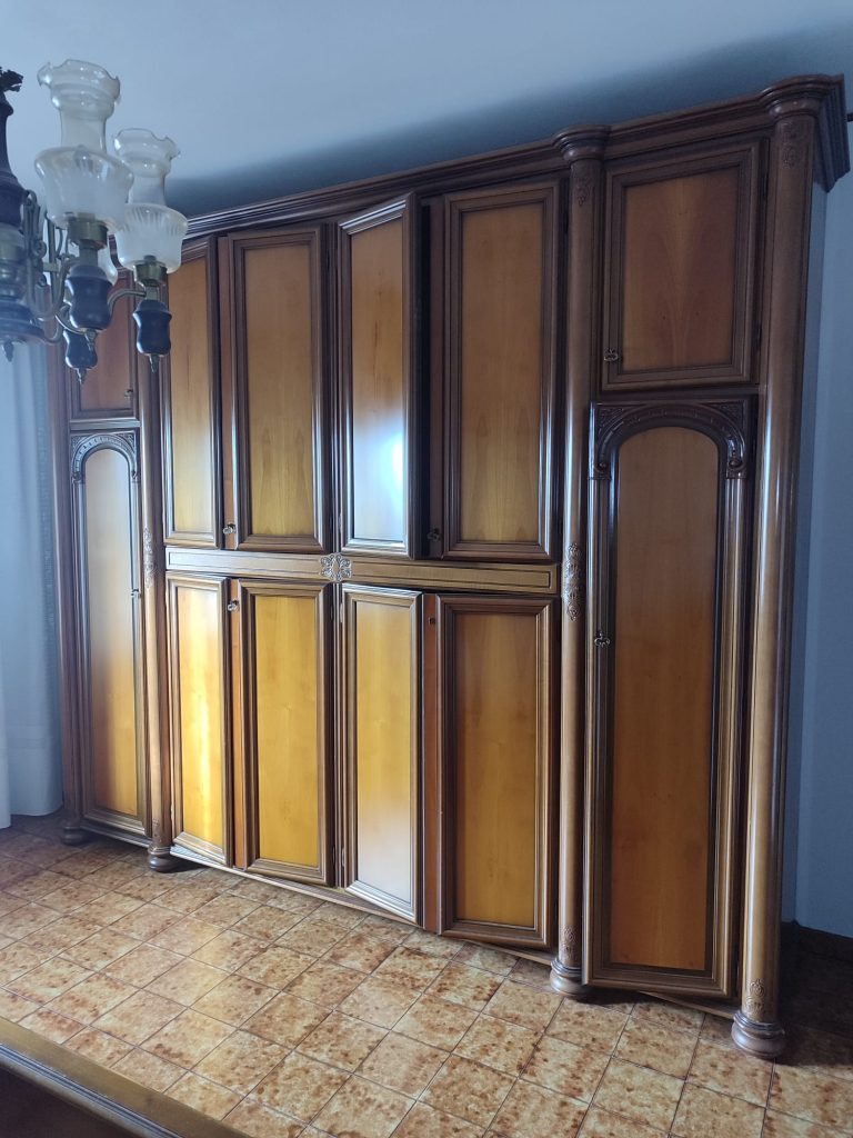 Camera da letto usata completa di letto , armadio , comò e comodini 3141/U